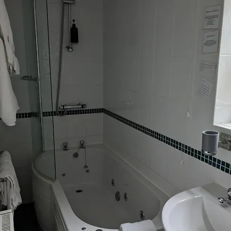 The Board - Couette-café